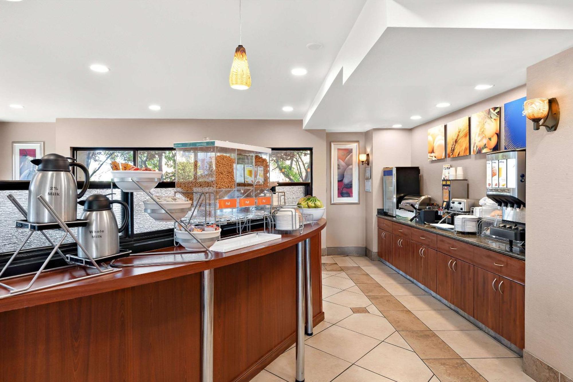 Comfort Suites Vacaville-Napa Valley Area Екстериор снимка