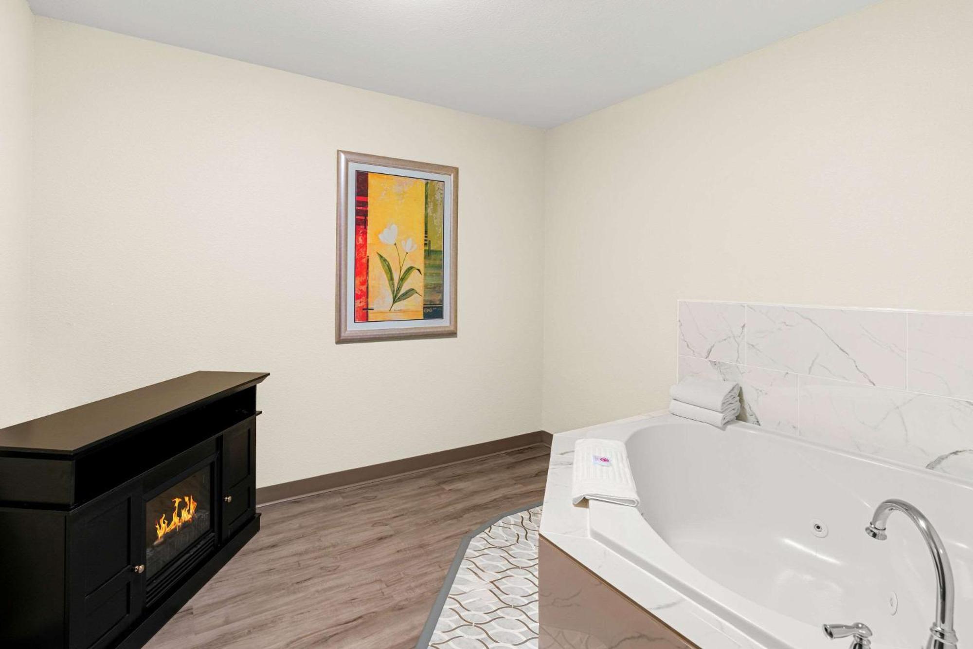 Comfort Suites Vacaville-Napa Valley Area Екстериор снимка