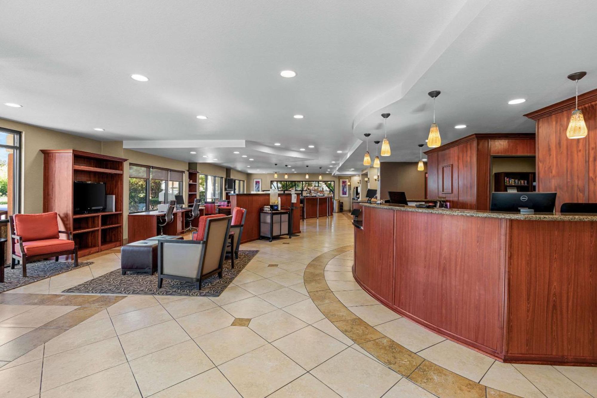 Comfort Suites Vacaville-Napa Valley Area Екстериор снимка