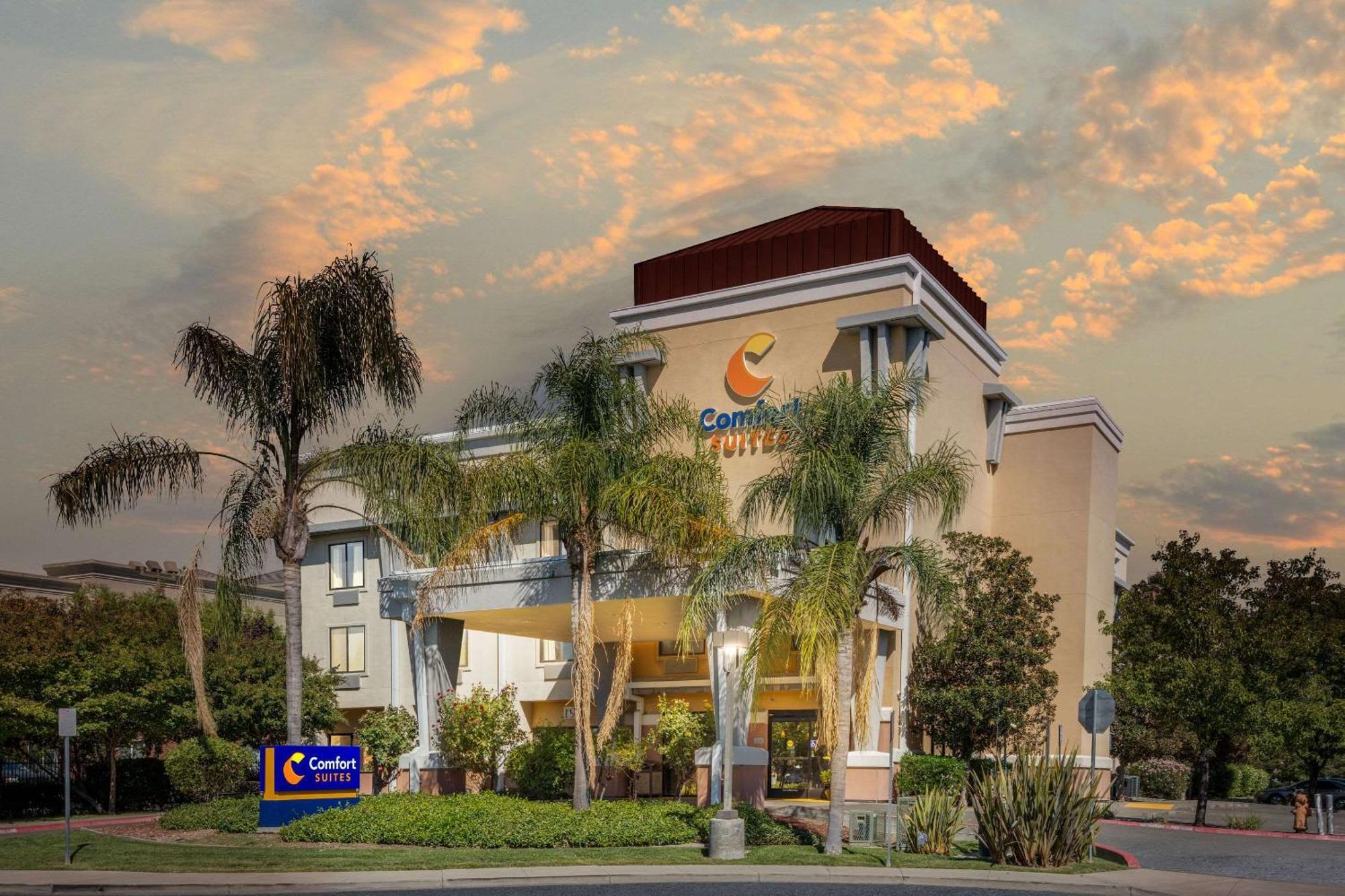 Comfort Suites Vacaville-Napa Valley Area Екстериор снимка