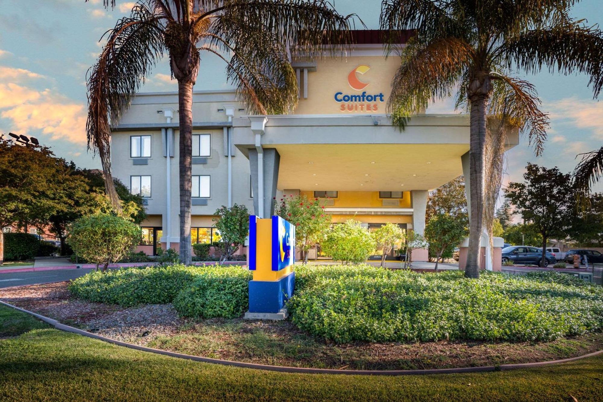 Comfort Suites Vacaville-Napa Valley Area Екстериор снимка